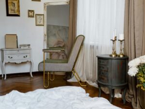 Beautifully decorated vintage-style bedroom with classic furniture and warm ambiance.